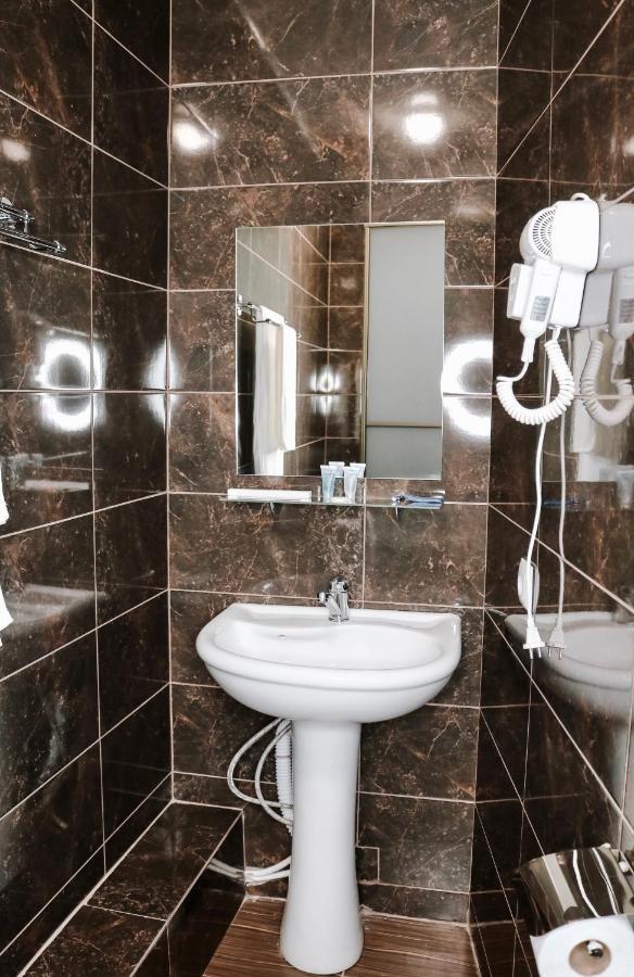 Hotel Alplaza Ustʼ-Kamenogorsk Exteriér fotografie